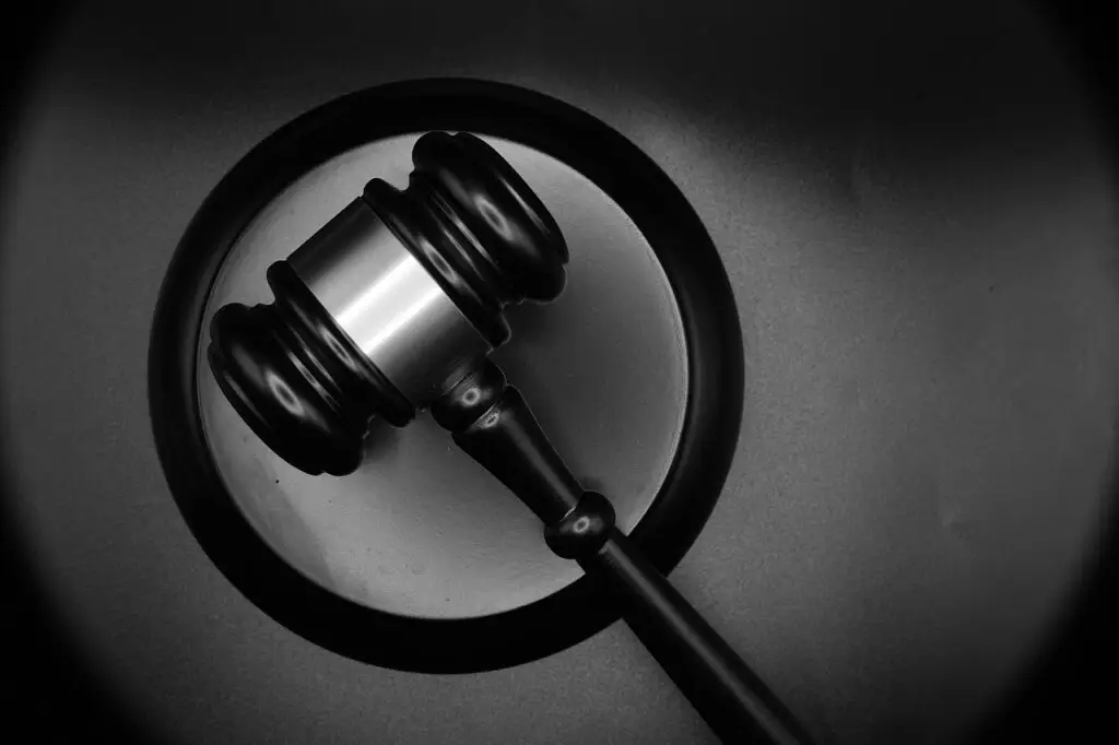 Black and silver judge’s gavel resting on a sound block, symbolizing how to beat a domestic violence charge in Florida courtroom proceedings.